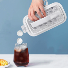 Силиконовая форма для льда на 17 шариков ICE CUBE TRAY Переносная бутылка для льда Белая Силиконовая форма для льда на 17 шариков ICE CUBE TRAY Переносная бутылка для льда Белая