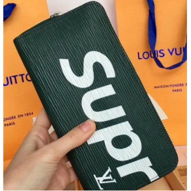 Кошелек Клатч Louis Vuitton 61702 на кнопке Supreme Тёмно-Зелёный